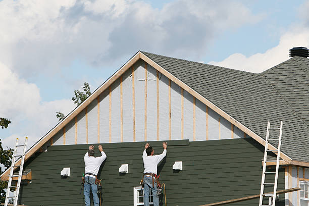 Professional Siding technician working in Prince George, VA